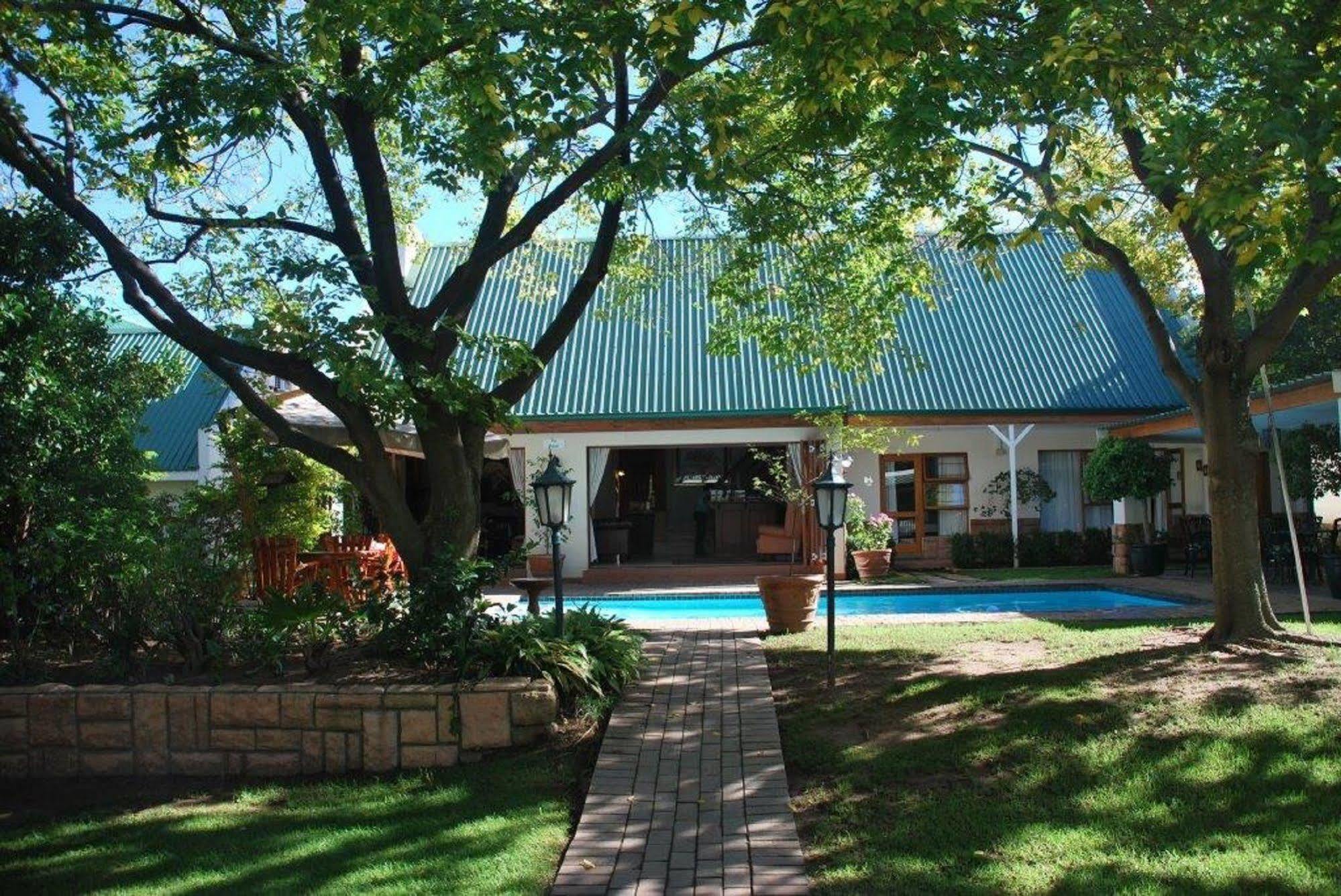 Sunninghill Guest Lodges Johannesburg Ngoại thất bức ảnh